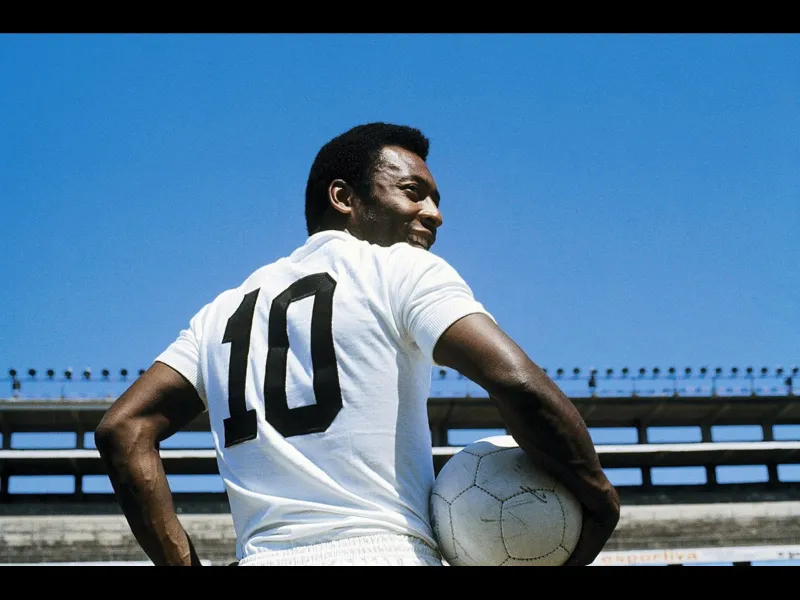 Pele là cầu thủ duy nhất được gọi với danh xưng là vua bóng đá